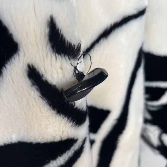 Vintage Donnybrook Faces Black White Faux Fur Coat Oversized Medium Art To Wear - Picture 14 of 15